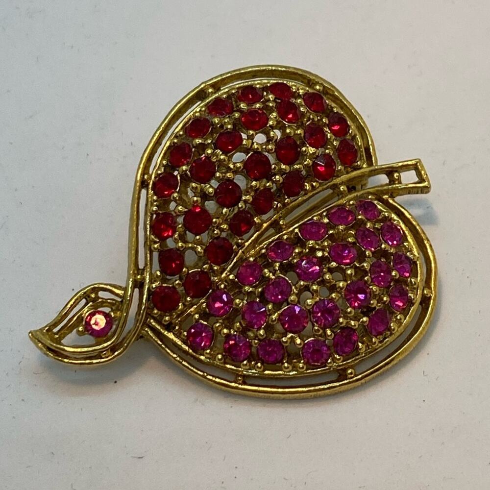 Vintage red & pink rhinestones brooch Mid Century 1950's goldtone pin